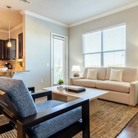 Century Stone Hill North: Bright Apartments with Gym and Pool in Pflugerville Exterior photo