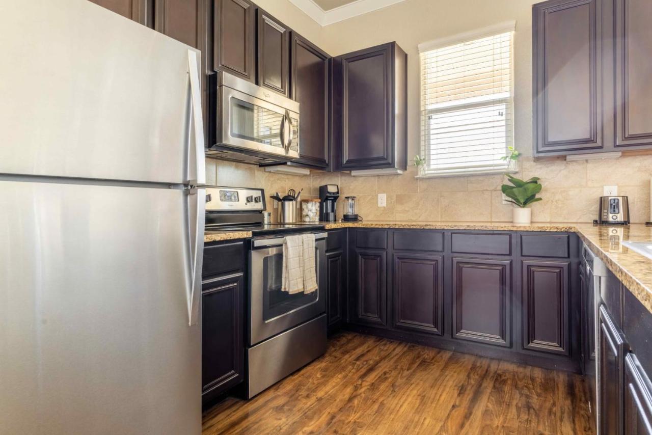 Century Stone Hill North: Bright Apartments with Gym and Pool in Pflugerville Exterior photo