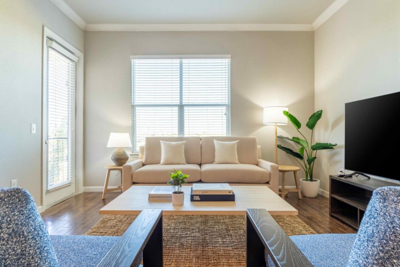 Century Stone Hill North: Bright Apartments with Gym and Pool in Pflugerville Exterior photo