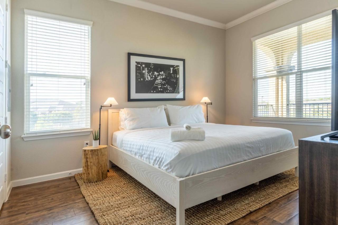 Century Stone Hill North: Bright Apartments with Gym and Pool in Pflugerville Exterior photo