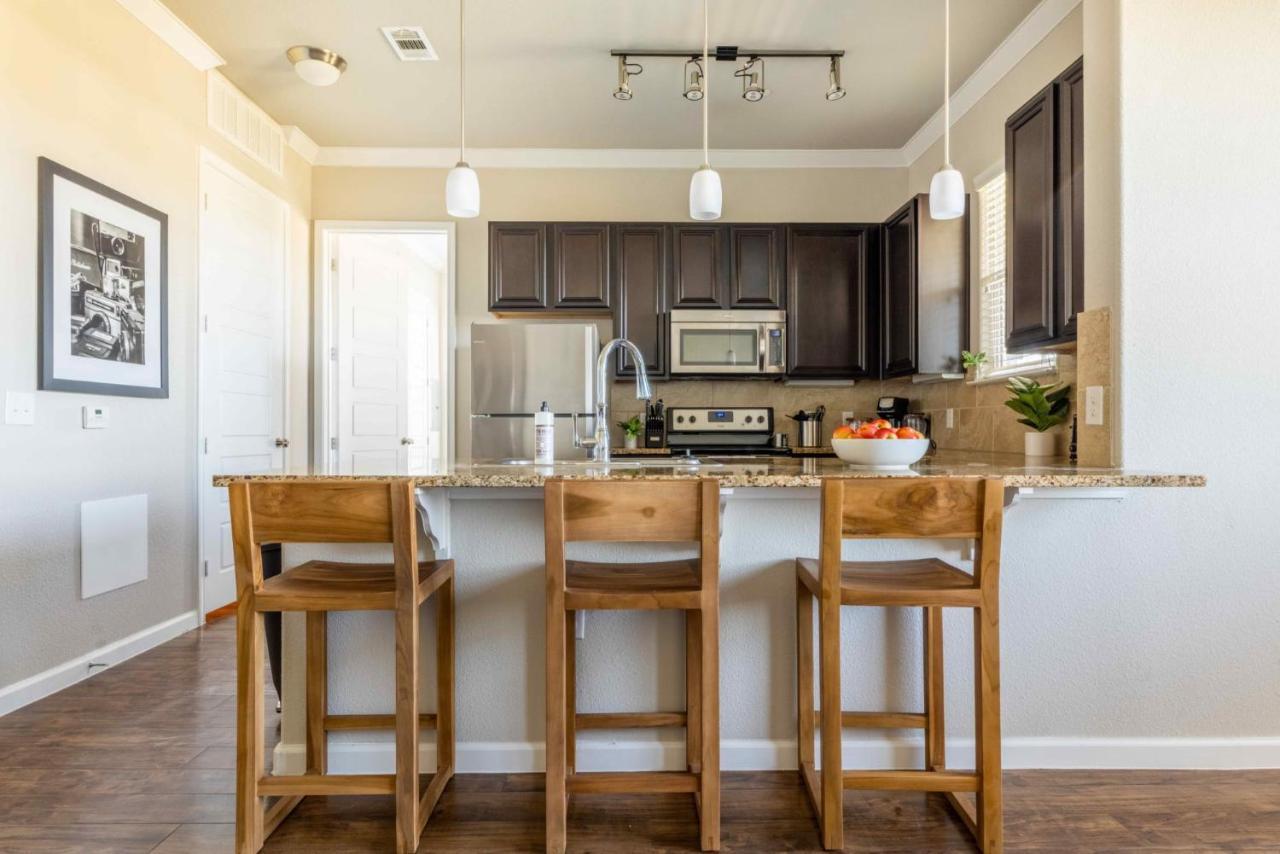 Century Stone Hill North: Bright Apartments with Gym and Pool in Pflugerville Exterior photo