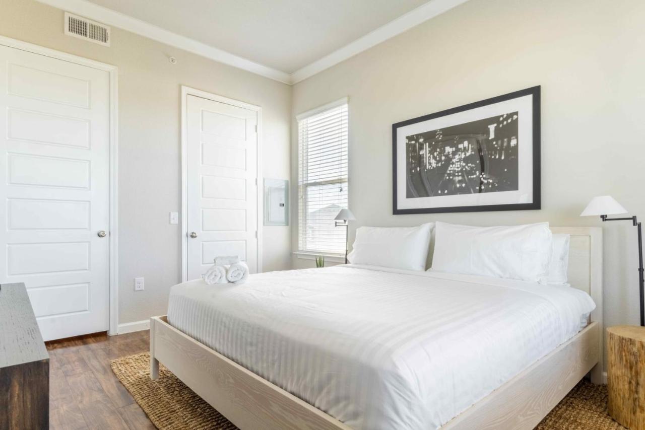 Century Stone Hill North: Bright Apartments with Gym and Pool in Pflugerville Exterior photo