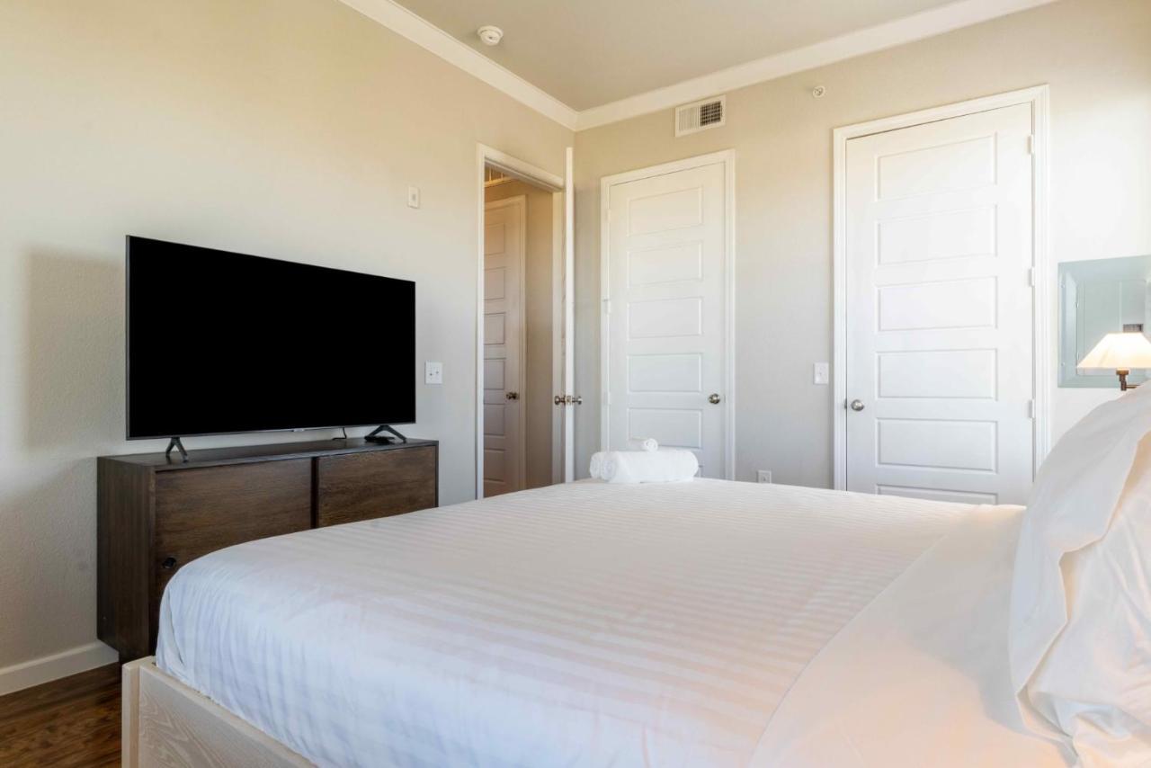 Century Stone Hill North: Bright Apartments with Gym and Pool in Pflugerville Exterior photo