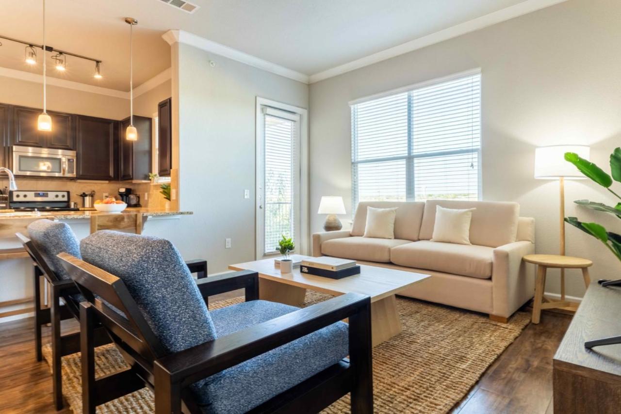 Century Stone Hill North: Bright Apartments with Gym and Pool in Pflugerville Exterior photo
