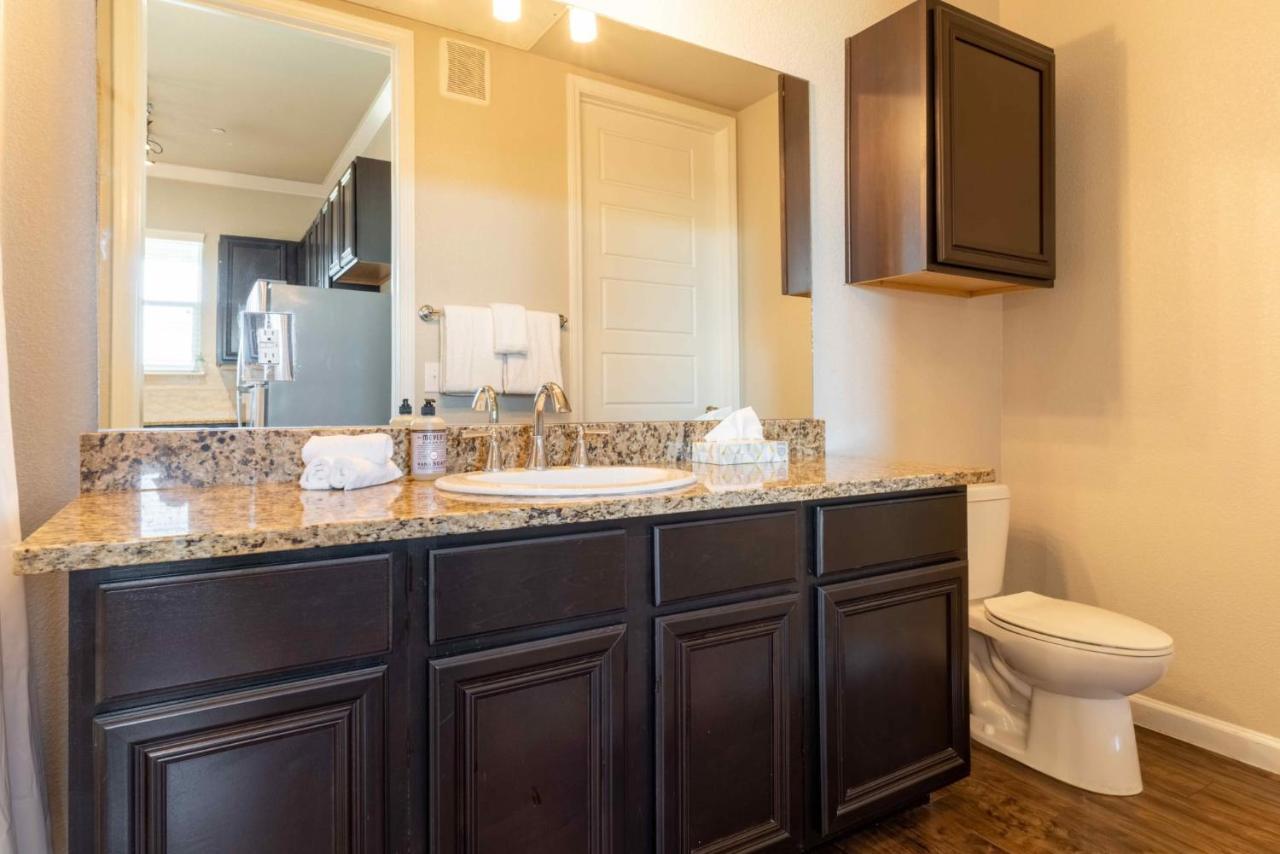Century Stone Hill North: Bright Apartments with Gym and Pool in Pflugerville Exterior photo