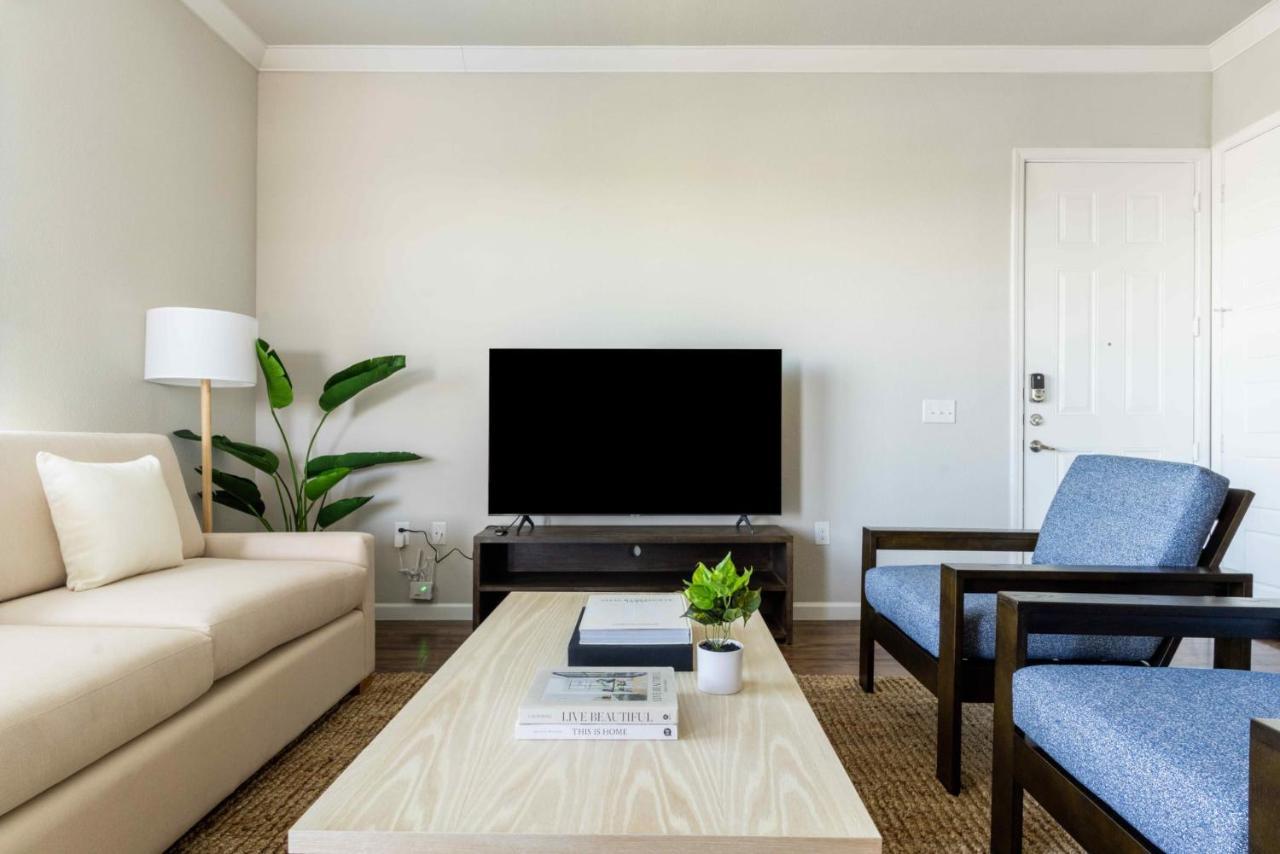 Century Stone Hill North: Bright Apartments with Gym and Pool in Pflugerville Exterior photo